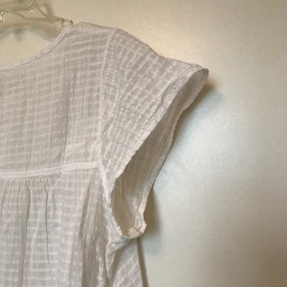 Universal Thread Flutter Sleeve Top White - Picture 8 of 8